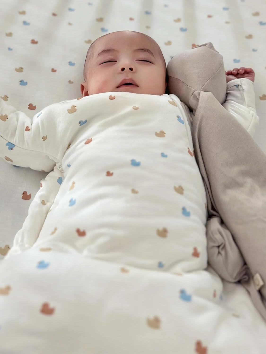 GUNAMUNA Unisex Baby Transitional Swaddle Bag, Easy Diaper Change Zipper, for Toddlers and Infants 3-6 Months, 0.5 TOG