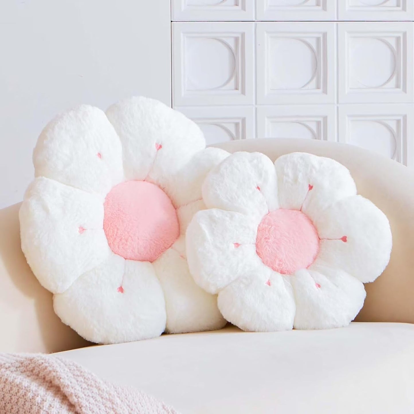 Flower Pillow, Cute Flower Shaped Decorative Pillow, Soft Rabbit Fur Daisy Pillow Home Decor Floor Seating Cushion for Bedroom Living Room (White 14.9 Inch)