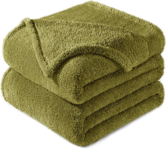 Exclusivo Mezcla Queen Size Flannel Fleece Blanket, Super Soft Velvet Plush Bed Blanket, Fuzzy Cozy and Warm for All Seasons, 90x90 Inches, Olive Green