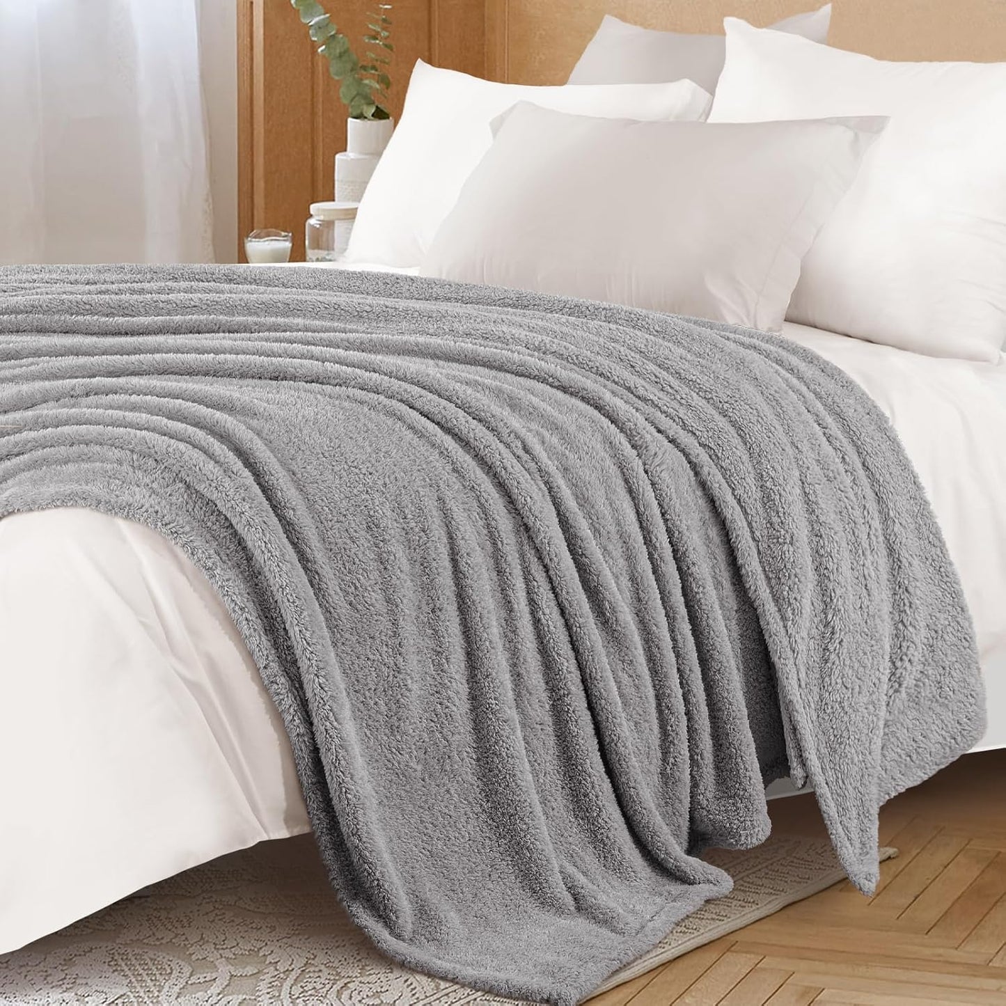 Exclusivo Mezcla Fleece Blanket for Couch, Soft and Cozy Queen Blankets for Women Men Girls Kids, Suitable for All Seasons, Light Grey, 90x90 Inches