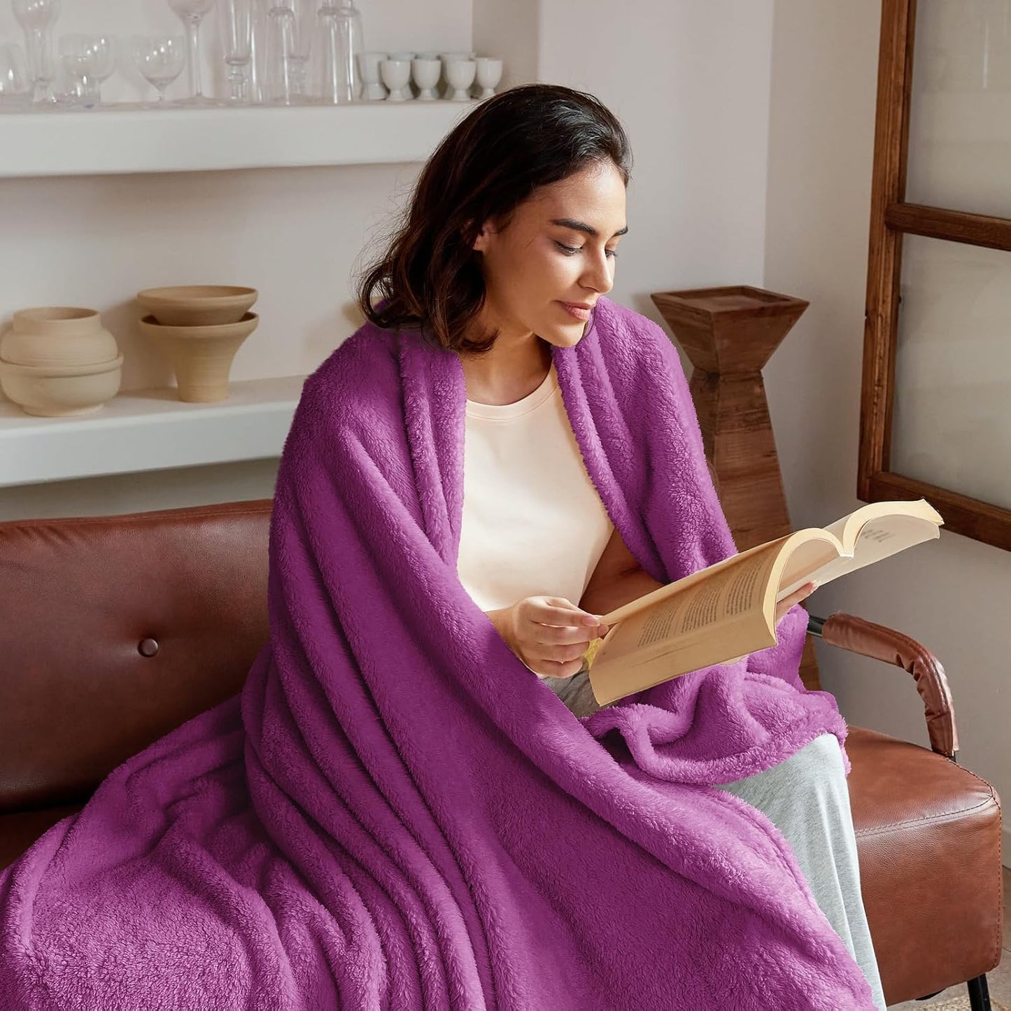 Exclusivo Mezcla Queen Size Flannel Fleece Blanket, Super Soft Velvet Plush Bed Blanket, Fuzzy Cozy and Warm for All Seasons, 90x90 Inches, Purple