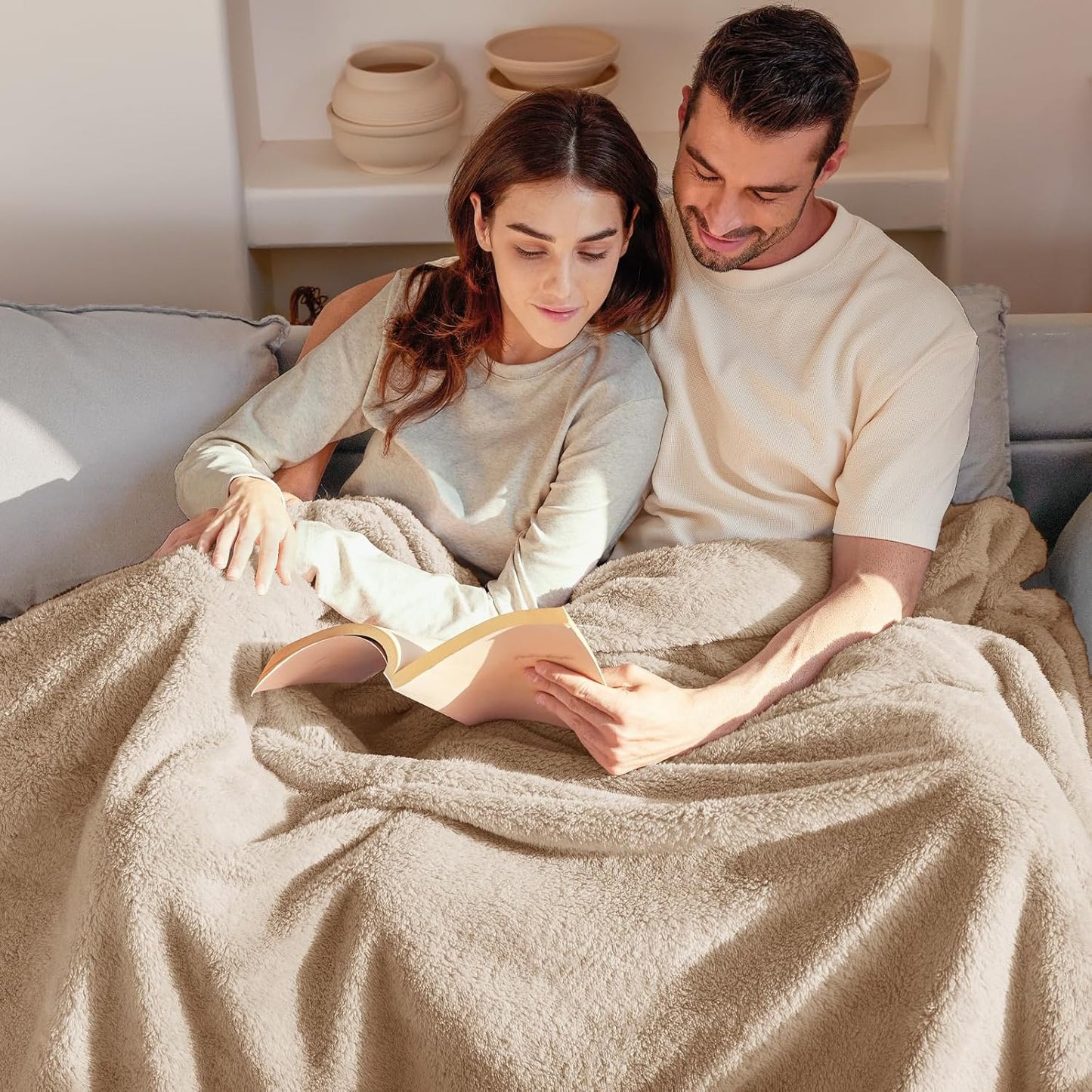 Exclusivo Mezcla Queen Size Flannel Fleece Blanket, Super Soft Velvet Plush Bed Blanket, Fuzzy Cozy and Warm for All Seasons, 90x90 Inches, Camel