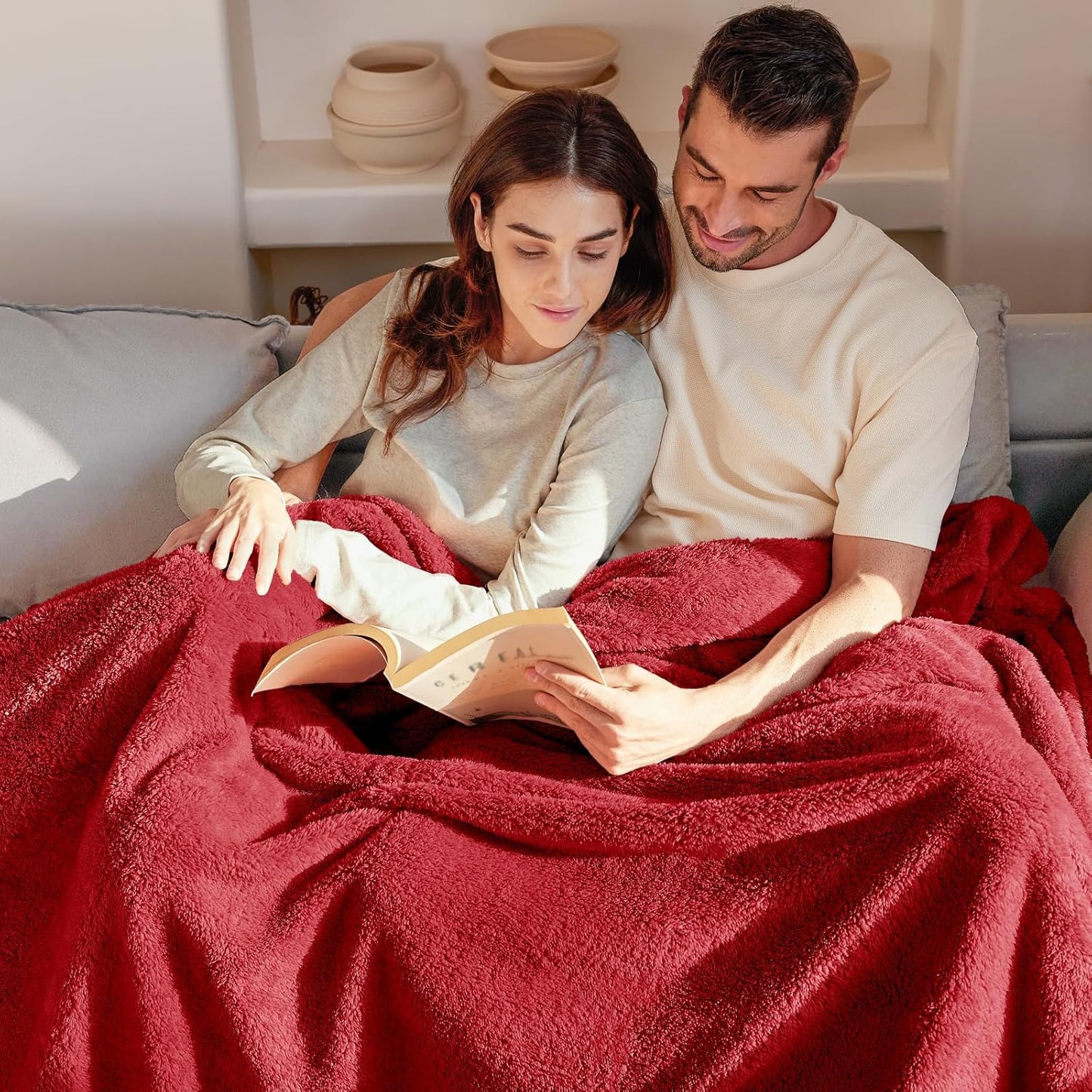 Exclusivo Mezcla Queen Size Flannel Fleece Blanket, Super Soft Velvet Plush Bed Blanket, Fuzzy Cozy and Warm for All Seasons, 90x90 Inches, Deep Red