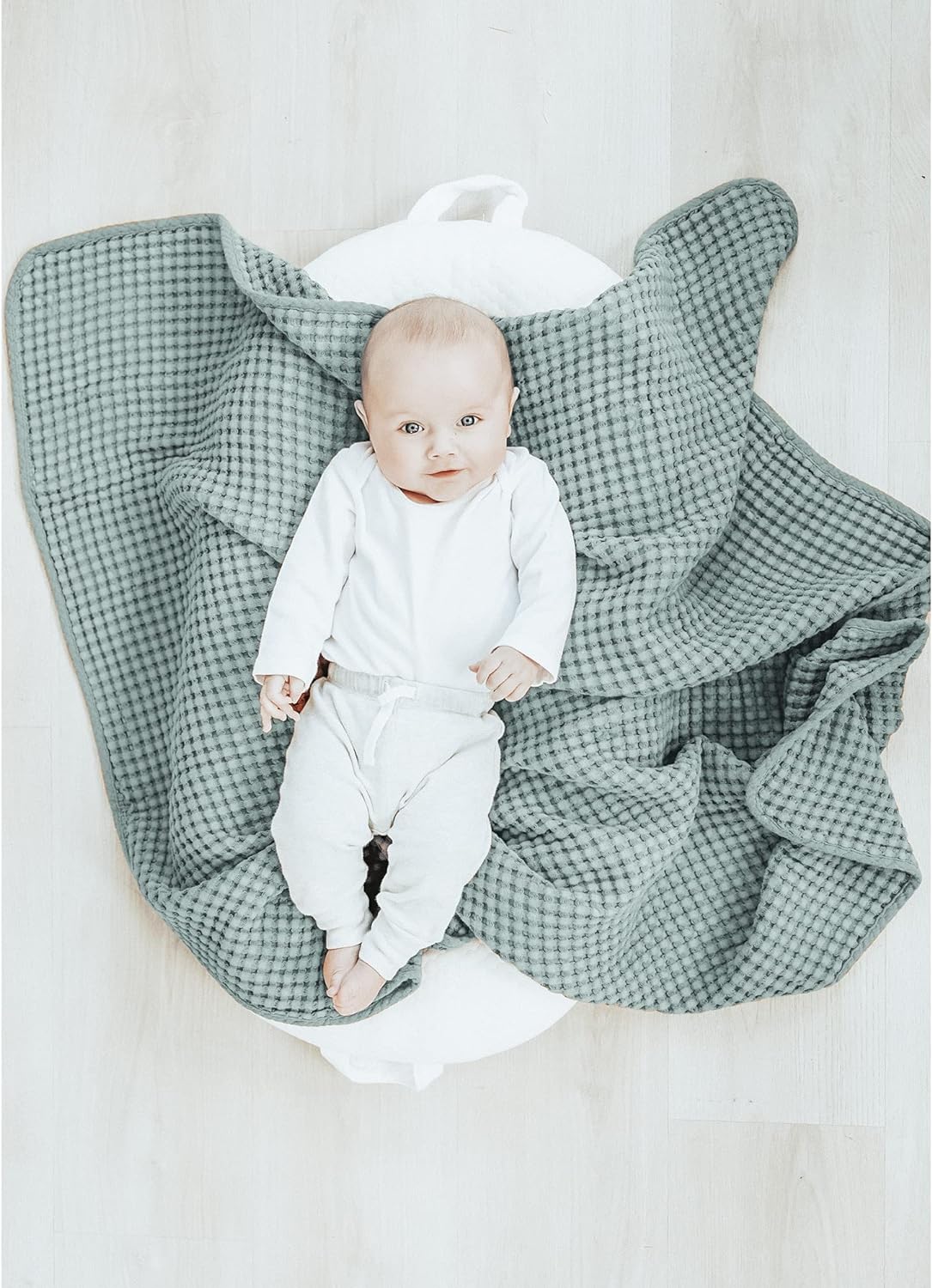 Konssy Waffle Baby Blanket - Soft & Cozy Nursery Swaddle Blanket, Lightweight Toddler Throw for Boys & Girls, Ideal for Wrapping(Light Green)
