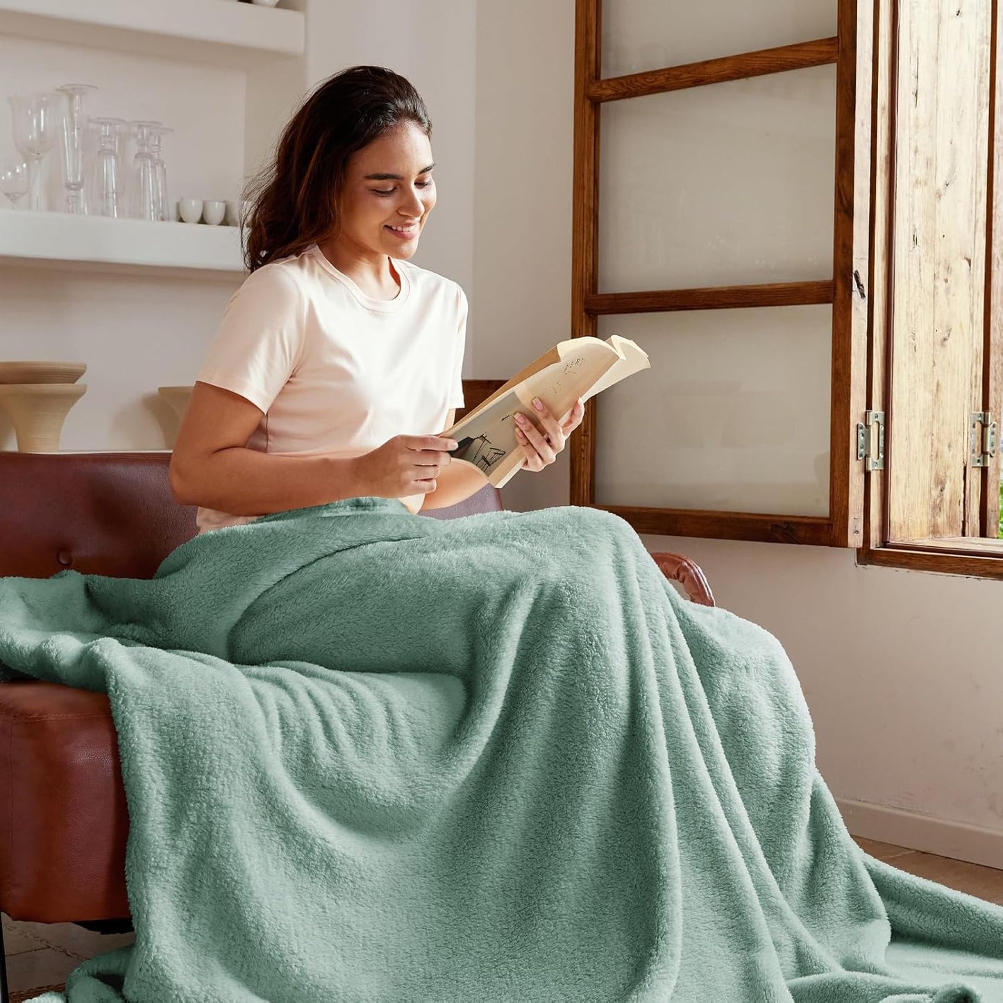 Exclusivo Mezcla Soft Fleece Throw Blanket for Couch, Super Soft Velvet Plush Bed Blanket, Fuzzy Cozy and Warm for All Seasons, 50x60 Inches, Celadon