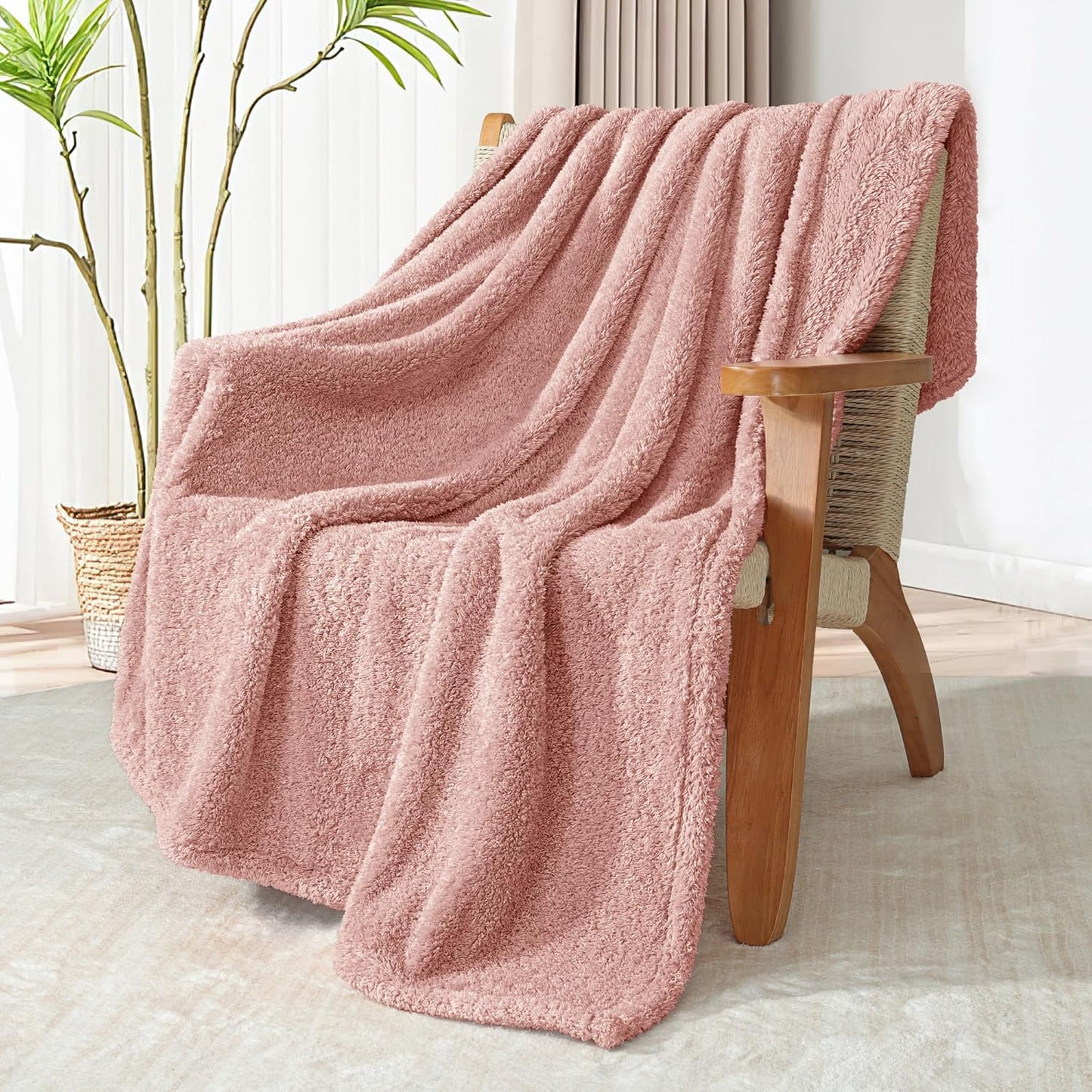 Exclusivo Mezcla Fleece Throw Blanket for Couch Sofa, Soft Warm and Fluffy Blankets for Women Men Girls Kids, Suitable for All Seasons, Dusty Pink, 50x60 Inches